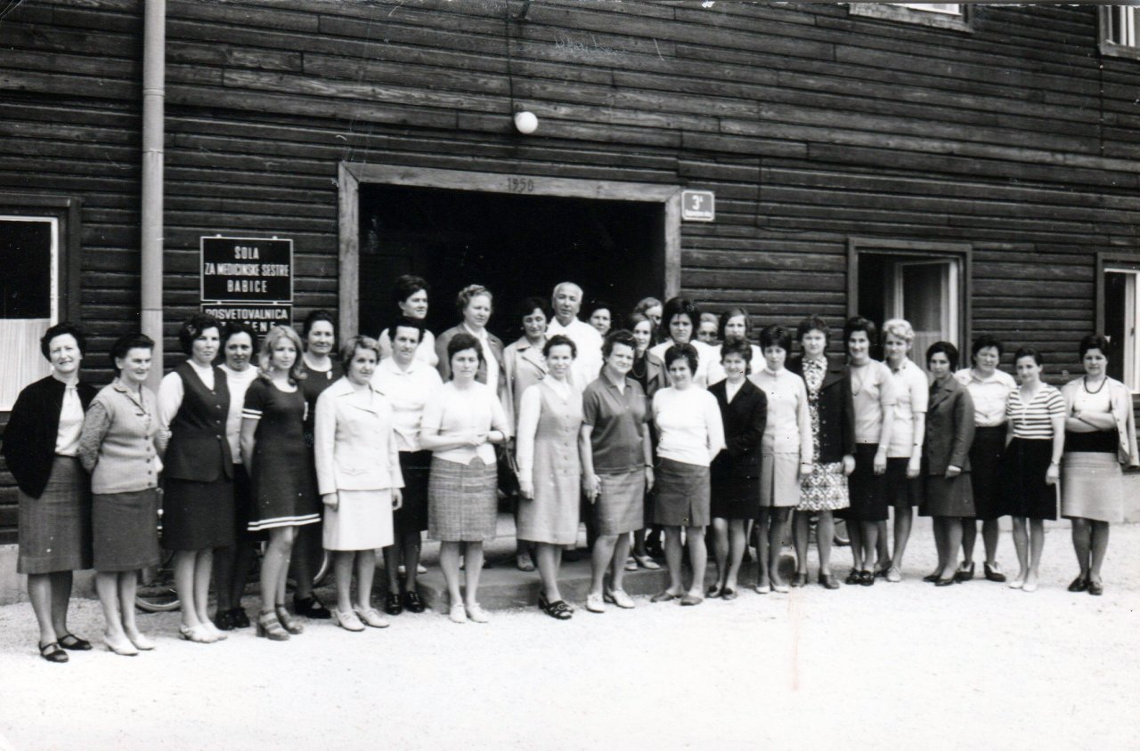 Tilka je svoje znanje redno nadgrajevala. Leta 1972 se je udeležila pettedenskega babiškega seminarja.