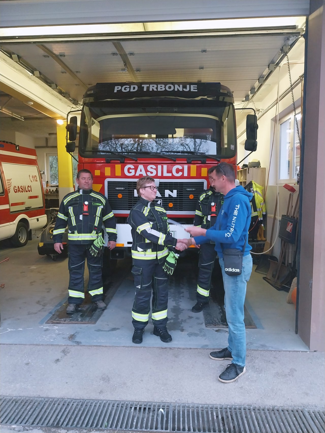 Iz modre uniforme na odrske deske
