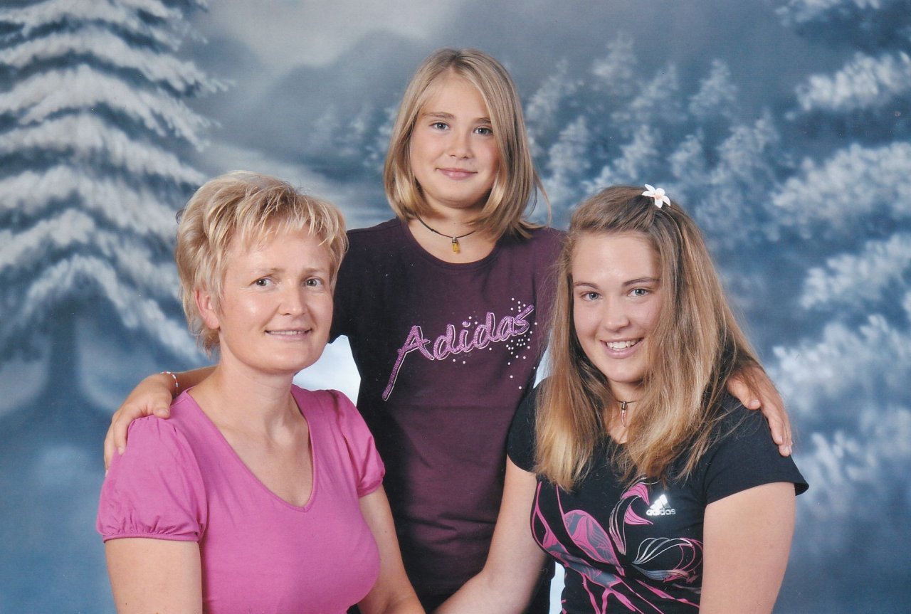 Fotografiranje pri fotografu s hčerkama.